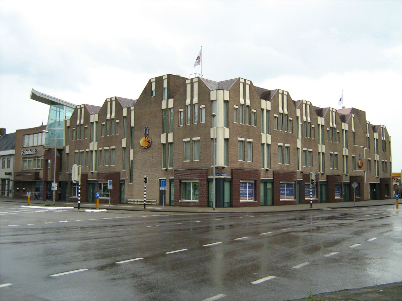 Foto: Rabobankgebouw Emmeloord De Deel 1 , foto Piet Brouwer (citaatrecht)